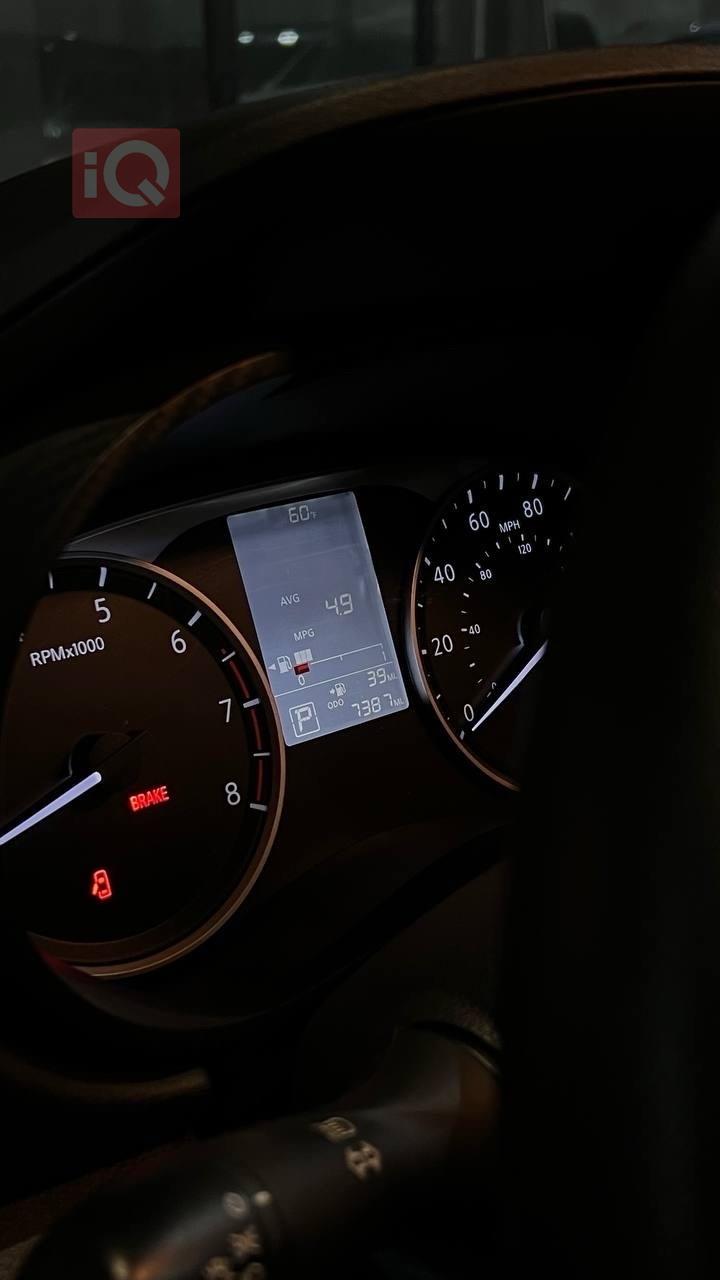 نيسان فيرسا